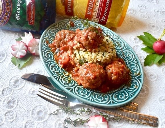 И угощаем своих родных и близких этим очень домашним, приготовленным с вашей любовью и теплотой, блюдом! Блюдом, которое идет на ура и на обед, и на ужин. И в любое время года. Но, конечно, сейчас, когда зелень в самом соку, гарнир из «зеленого» булгура будет очень актуальным. Ну, а тефтельки, что тефтельки? Тефтельки любят все! Может, и мой рецепт пригодится нашим хозяюшкам. Приятного аппетита!