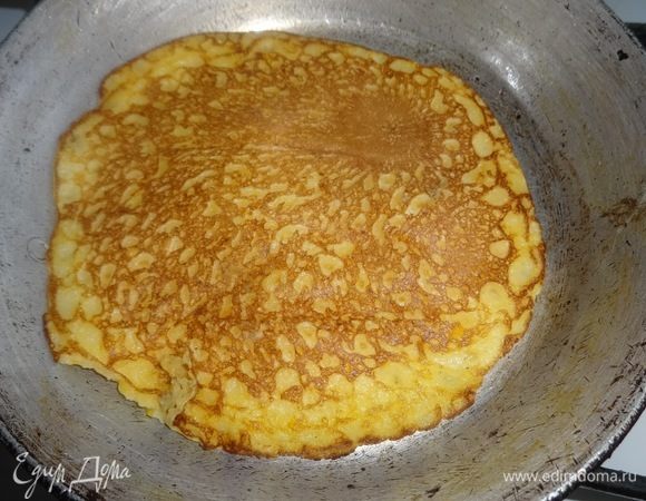 Перевернуть блинчик на другую сторону и выпекать 0,5–1 мин. У меня получилось 18 блинчиков.