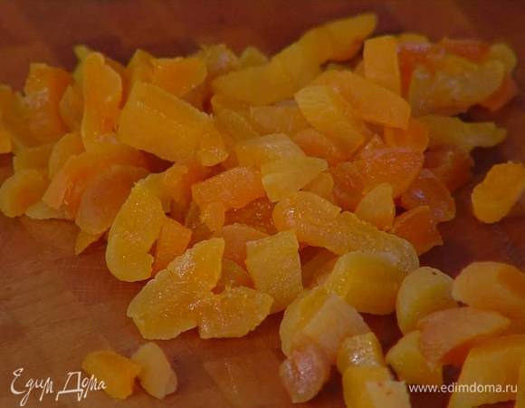 Курагу мелко порезать.<br />
 