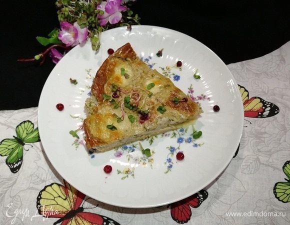 Даем пирогу немного остыть и вынимаем из формы. Вкусный быстрый пирог готов!