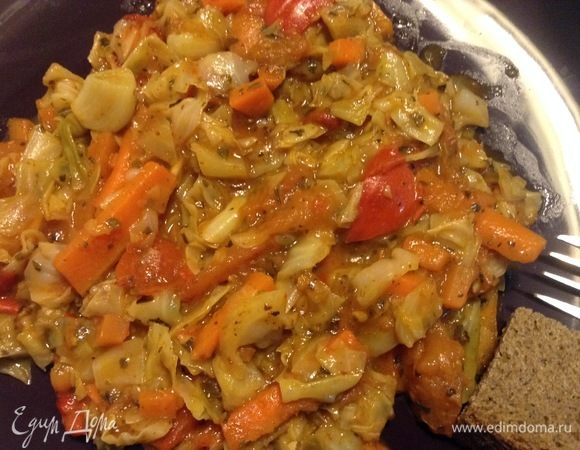 По тарелкам, пока не остыло, черный хлебушек ароматный. Все! Сидим, думаем, что с мясом забытым делать:)