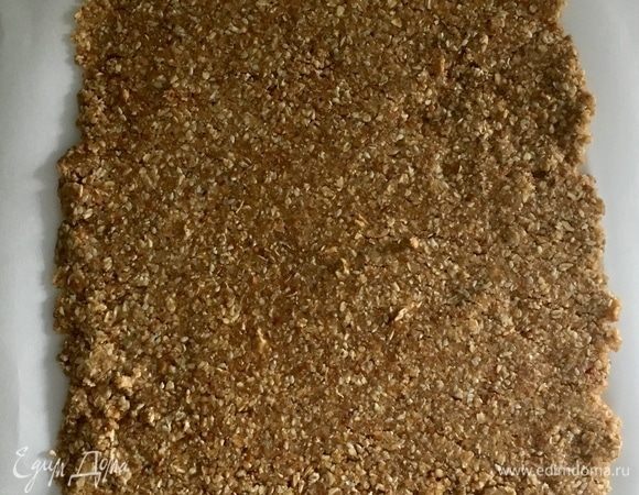 И раскатываем его в прямоугольник толщиной около 0,5 см.