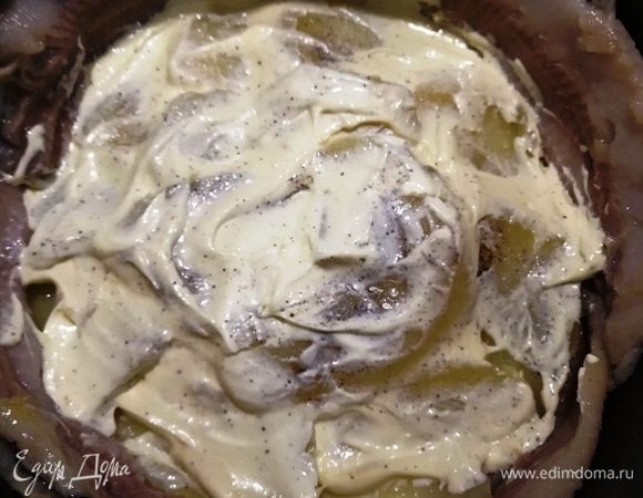 Смазываем майонезом. Количество майонеза регулируйте по своему желанию.