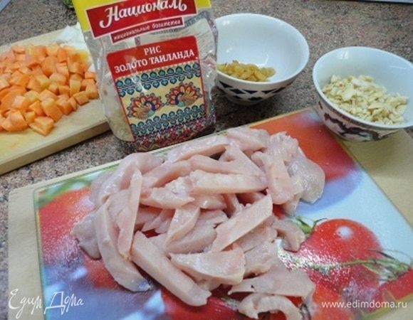 Филе нарезать полосками.