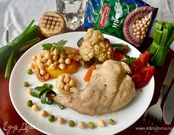 Вот так без особых усилий и колдовства на кухне на обед выходного дня попадает вполне яркое, весеннее и даже, я бы сказала, праздничное блюдо!