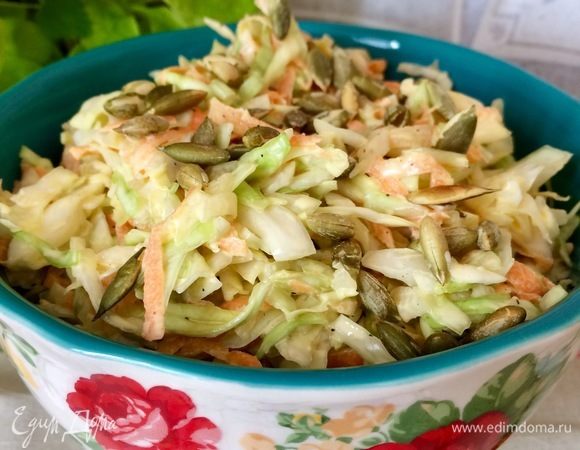 Готовый салат посыпать семечками и подавать! Приятного аппетита!