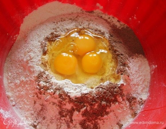 Вбить 3 яйца.