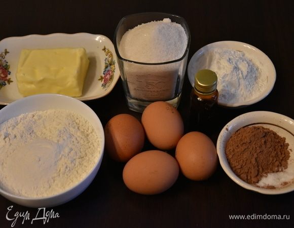 Для приготовления леопардового кекса подготовить необходимые продукты: муку, соль, яйца, сливочное масло, ванильный сироп, крахмал, какао порошок, разрыхлитель, сахар.