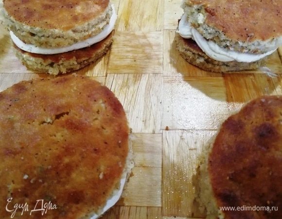 Накрываем вторыми половинками заготовок.