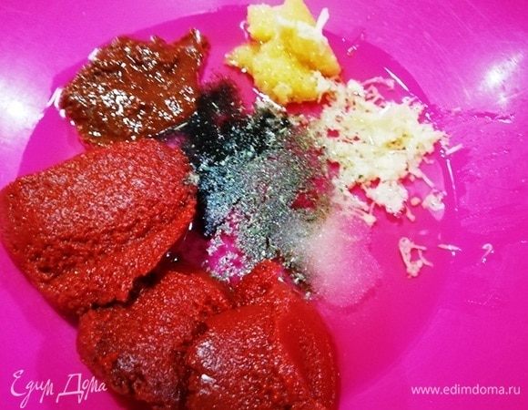 Подготовим все необходимые компоненты. Для начала нам нужен соус «Барский», чтобы замариновать перепелов. Смешаем все ингредиенты по списку. Специи можете добавить любые, на свой вкус. Я ничего не добавляла, кроме соли и перца. Соус получился и так очень вкусный.