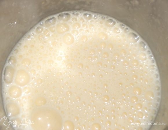 Взбивать погружным блендером от 3 до 5 минут.