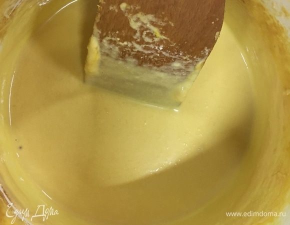 Вот это финальная консистенция соуса. Он на самом деле загустел, даже при помешивании это чувствуется через лопаточку. То есть из первоначальных 200 мл сока и 200 мл сливок получается всего около 200 мл соуса. Посолить по вкусу.