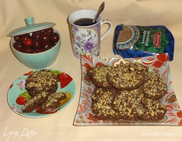 Наше печенье готово. Разложить его в красивую вазочку, разлить по чашкам любимый напиток. И всем приятного аппетита!