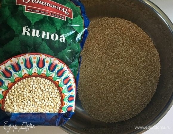 Первый шаг в приготовлении данных нестандартных маффинов — это то, что необходимо отварить киноа. Я использую высококачественную киноа ТМ «Националь», которую я уже использовала и в салатах, и в горячих блюдах, и вот дошла очередь и до десерта. Киноа варится очень быстро — около 15 мин.