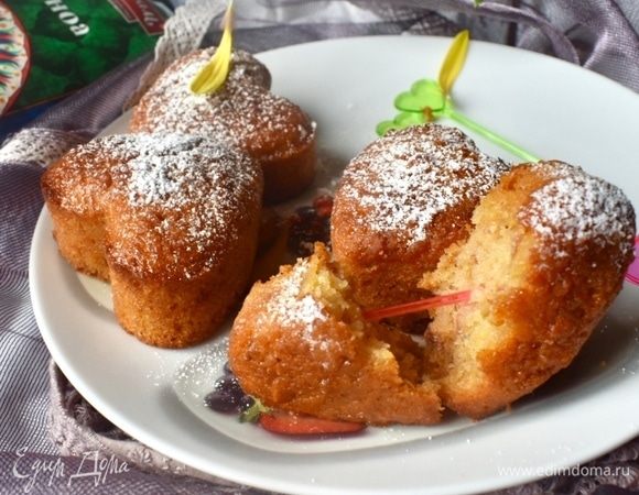 И поближе попробуем! Очень вкусные малыши маффины! Нежные, рыхлые, аппетитные! И при этом, согласитесь, полезные! Приятного чаепития!