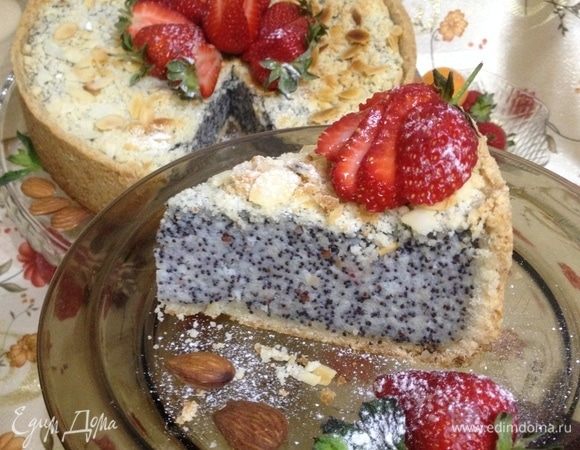 Отрезать кусочек и наслаждаться вкусом пирога. Приятного чаепития!