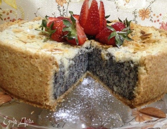 Аппетитный разрез, творожно-маковая начинка и рассыпчатая верхушка.