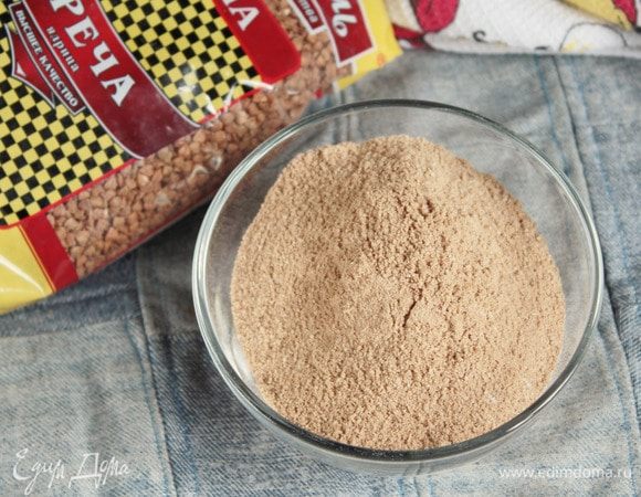 Для коржа «Гречанка» необходимо гречневую крупу ТМ «Националь» смолоть в муку (160 г).