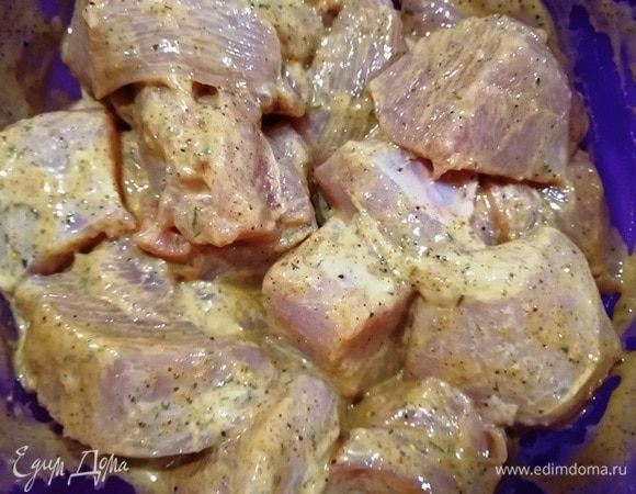 Перемешиваем и оставляем мариноваться на 30 минут. Этого времени вполне достаточно.