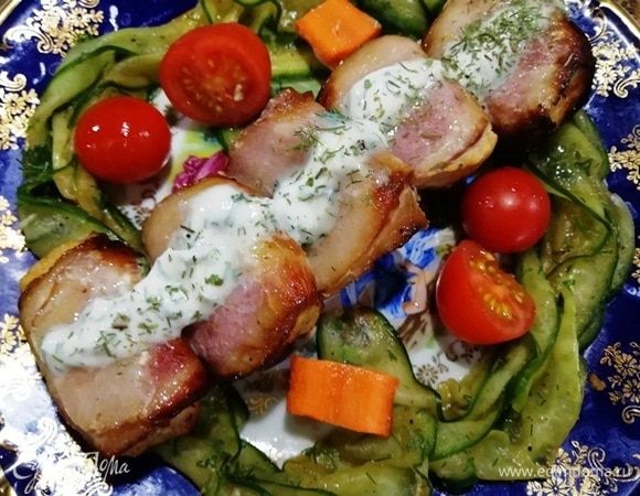 Или порционно, полив соусом.