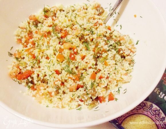 Посолить и поперчить, тщательно перемешать.