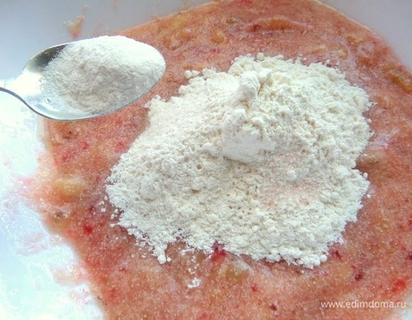 Далее муку, соль, разрыхлитель.