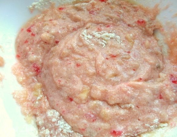 Замесить тесто и дать постоять немного, так как там манка.