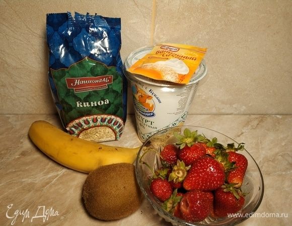 Состав не хитрый, а пользы принесет уйму. Готовить такой завтрак — одно удовольствие, а вот есть его! Он яркий, искрящийся, сочный. То что нужно, чтобы утро стало добрым, а день наполнился позитивными эмоциями. На фотографии отсутствует клюква, так как муж попросил более «брутальный» вариант и отказался завтракать клубникой.