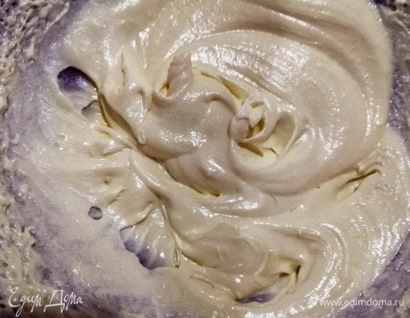 Смешиваем при помощи миксера 3–4 минуты.