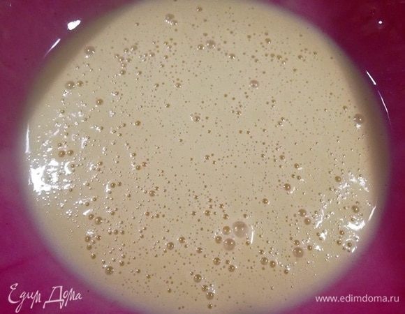 Получается довольно жидкое тесто.