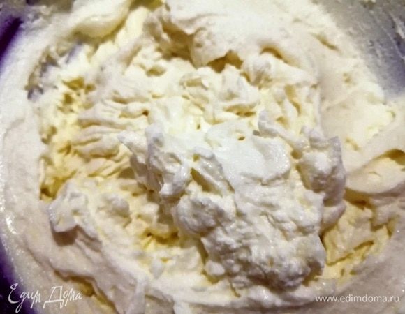 Смешаем при помощи миксера.