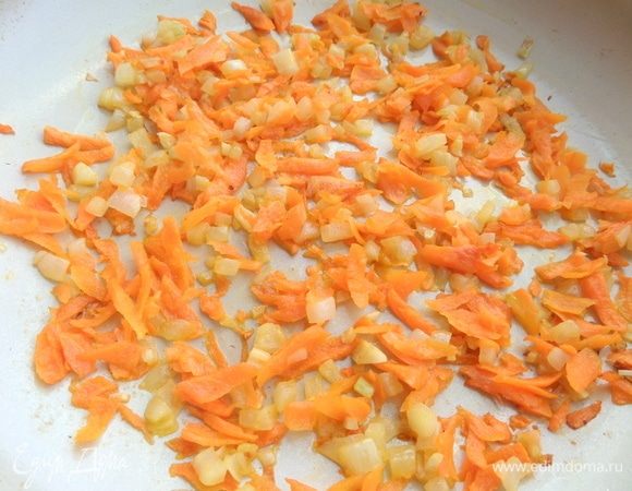 Обжарить слегка.