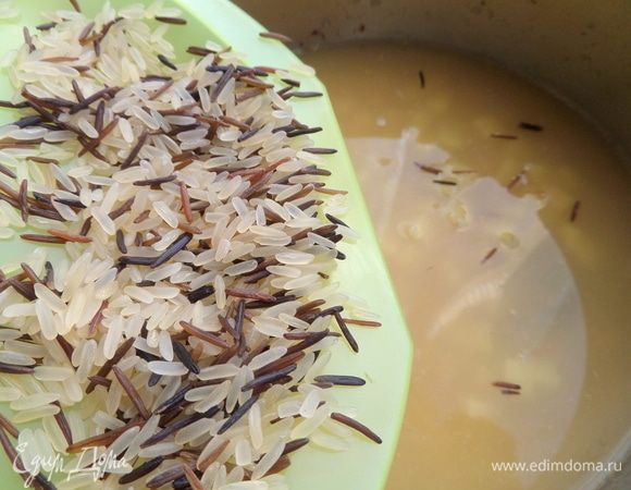 Высыпать горсть в бульон.