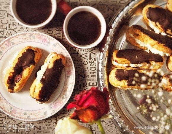 Либо разрезать вдоль (я так делаю для крема шантильи) и тогда крем патисьер можно будет уложить в эклер ложкой :).<br />
 