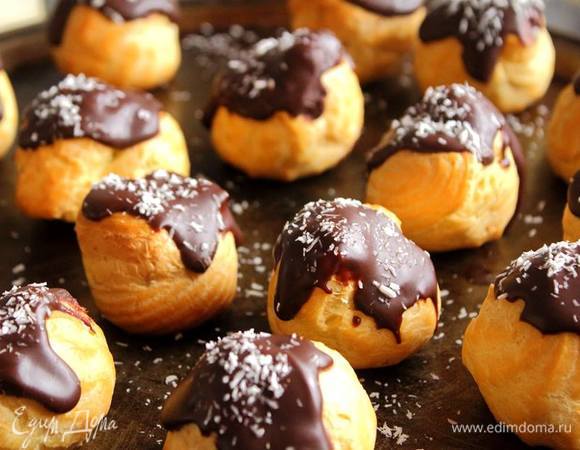 Затем можно украсить их шоколадной глазурью :).