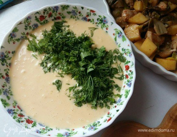 Нарезать и добавить к заливке. Перемешать.