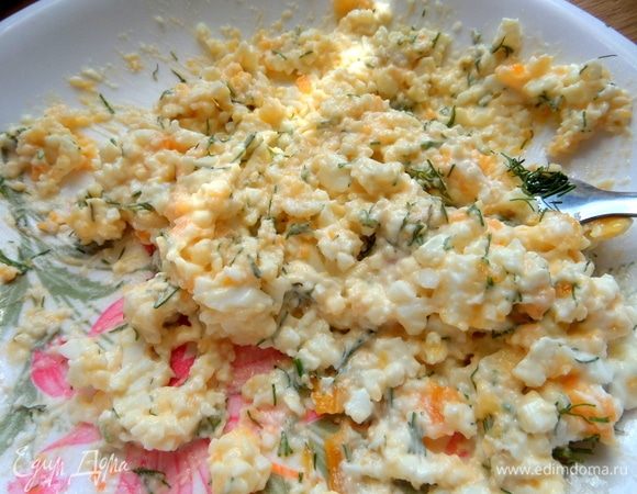 Тщательно размять вилкой или порубить ножом.