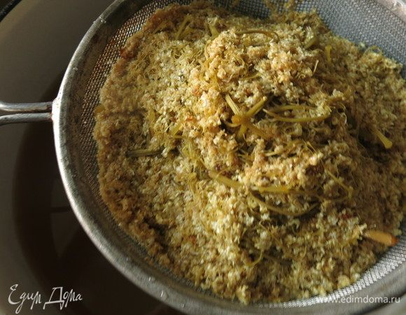 Процеживаем сироп.