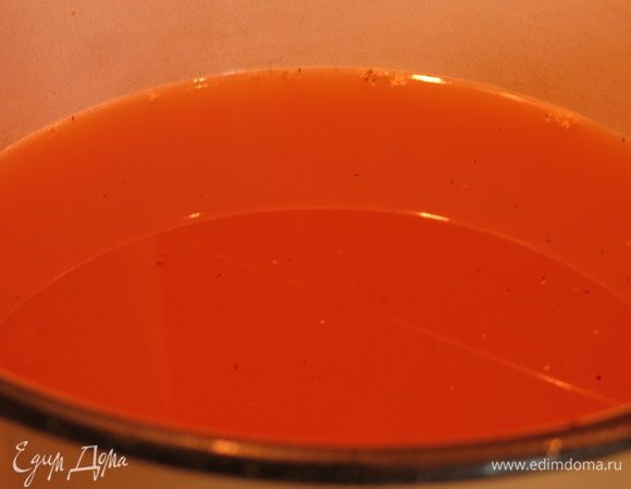 Ставим нагревать, доводим до кипения и выключаем.