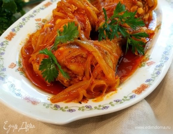 Подавать предлагаю с ароматной курицей, рецепт здесь: https://www.edimdoma.ru/retsepty/116857-kuritsa-pod-shafranovym-sousom-s-risom.