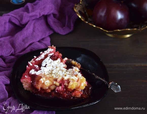 Духовку разогреть до 220°C. Выпекать 20–30 минут до золотистого цвета. Остудить. Посыпать сахарной пудрой. Чтобы пудра ложилась равномерно, удобно насыпать ее через ситечко. Приятного аппетита!