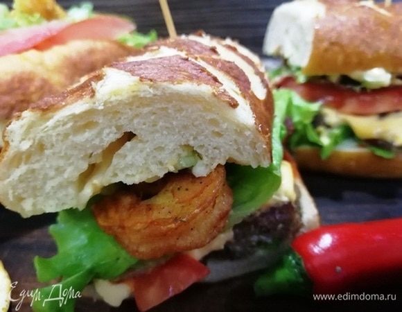 Я сделала сэндвичи с креветками и мясными шариками.