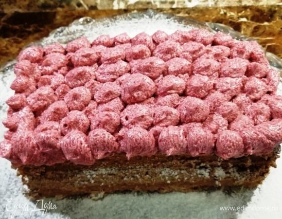 Выкладываем чернично-творожный крем.