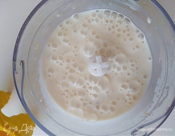Взбить блендером все до однородности (около минуты).