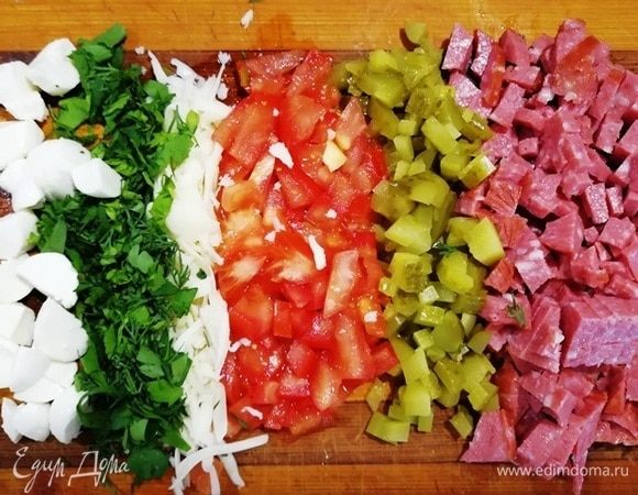 Подготавливаем ингредиенты для начинки.