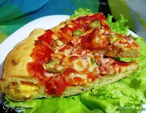 Такой пиццей можете смело угощать нелюбителей пересушенных краешков, им понравится.