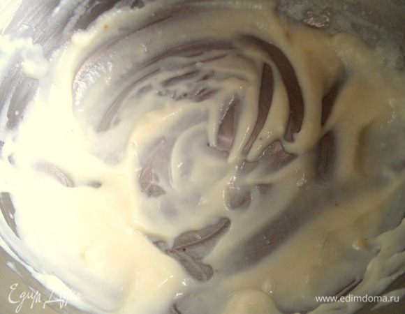 Крема у меня хватило достаточно, для тортика все увеличиваем.