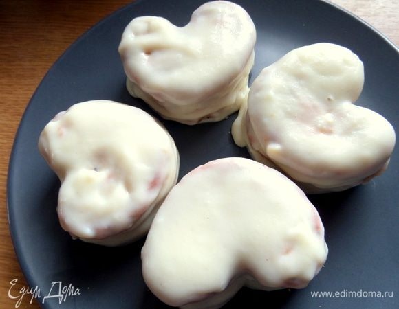 Заготовку несем в холодильник на 2 часа как минимум или больше, торт лучше готовить с вечера.