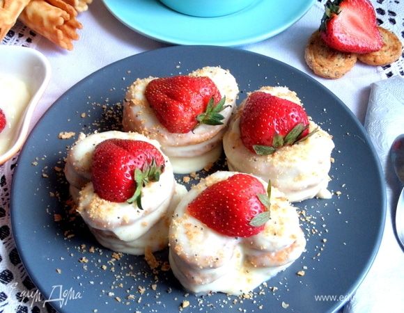 Ну что? Воспользуемся сезонным летним оформлением — клубничками.