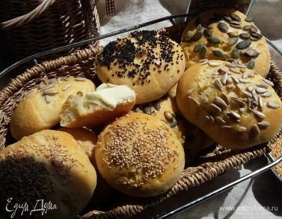 Тут видна булочка в разломе и вид крупным планом.